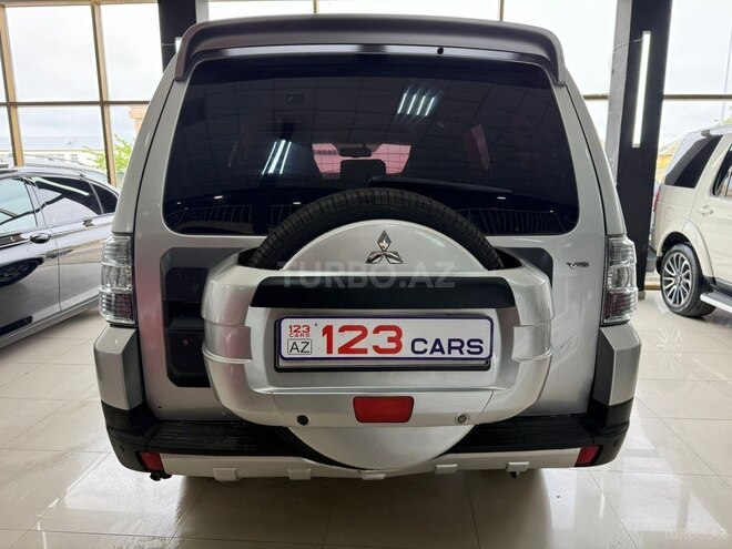 Mitsubishi Pajero-7