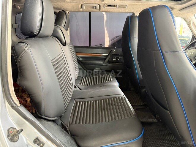 Mitsubishi Pajero-4