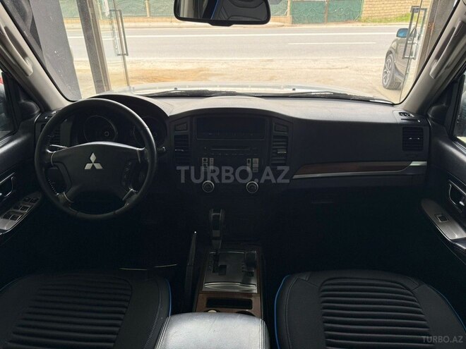 Mitsubishi Pajero-3