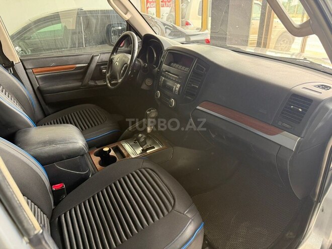 Mitsubishi Pajero-2