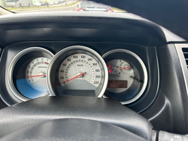 Nissan Tiida-8