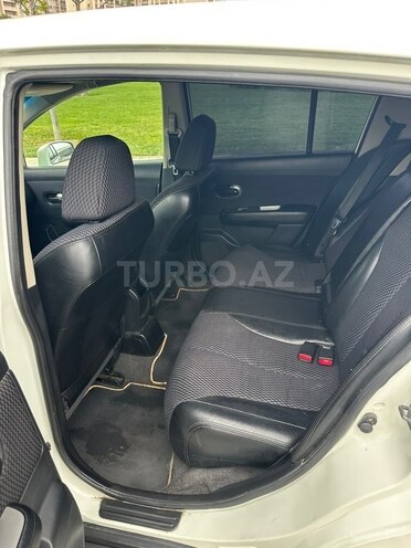 Nissan Tiida-6