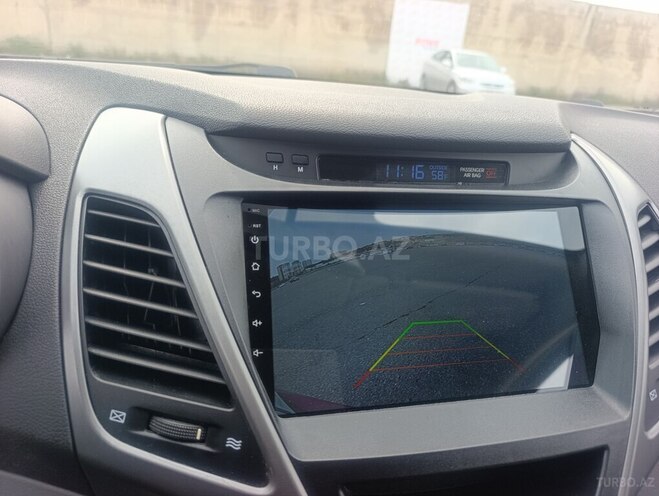 Hyundai Elantra-13