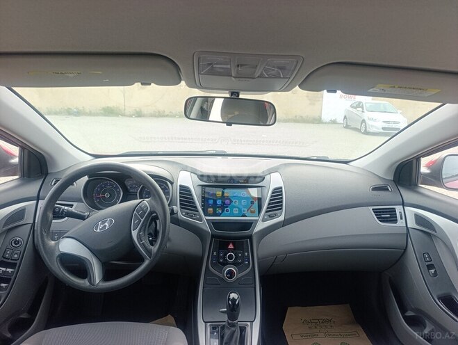 Hyundai Elantra-11