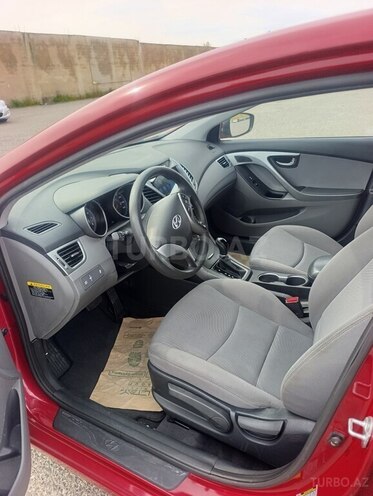 Hyundai Elantra-10