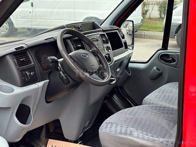 Ford Transit-12