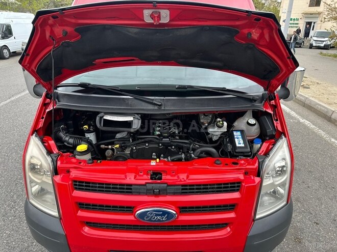 Ford Transit-15