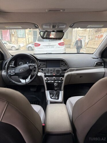 Hyundai Elantra-7