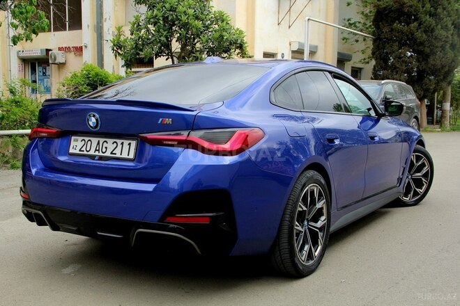 BMW i4-8