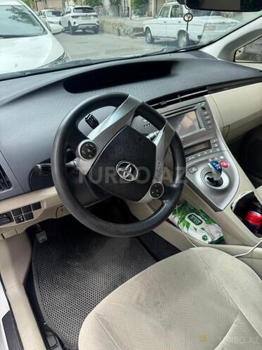 Toyota Prius-2