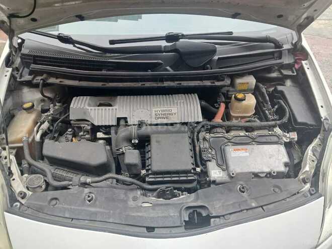 Toyota Prius-8