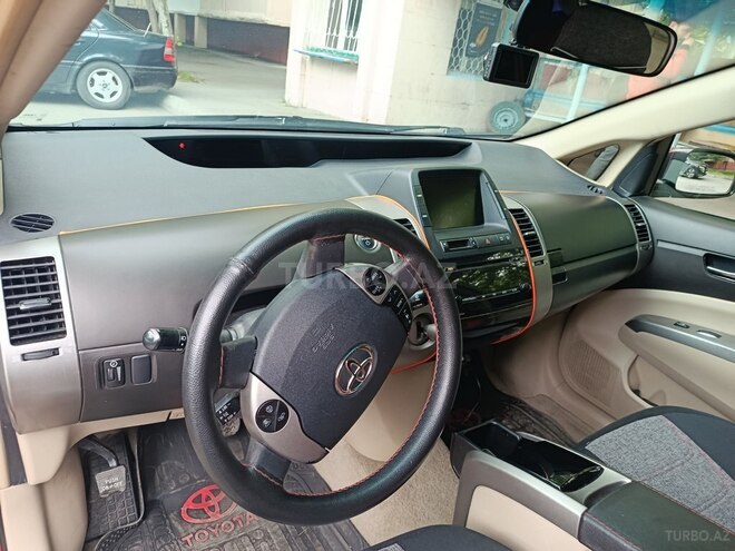 Toyota Prius-4