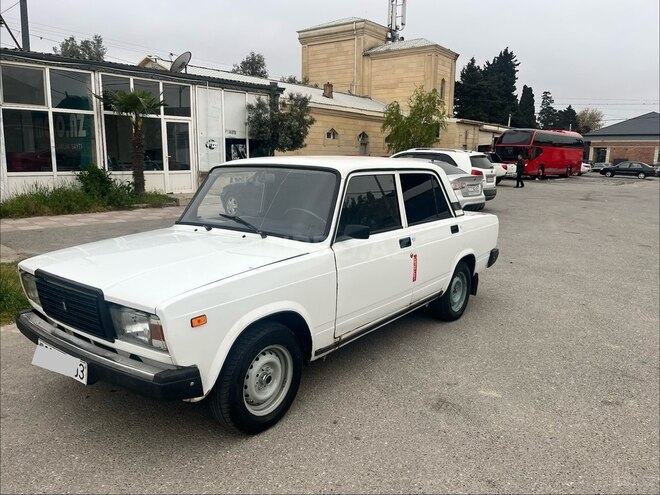 LADA (VAZ) 2107-1