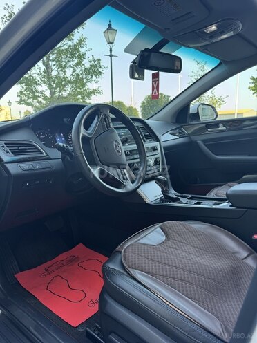 Hyundai Sonata-12
