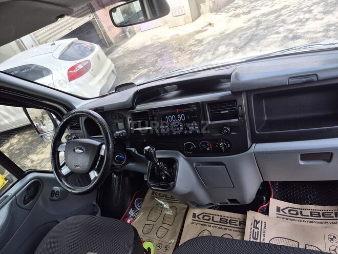Ford Transit-3