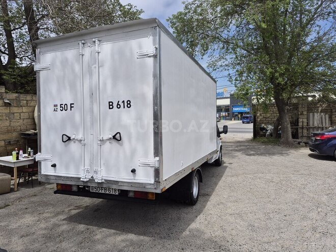 Ford Transit-9