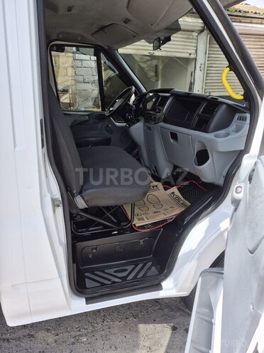 Ford Transit-12