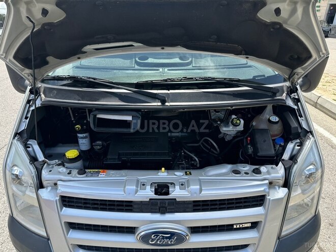 Ford Transit-15