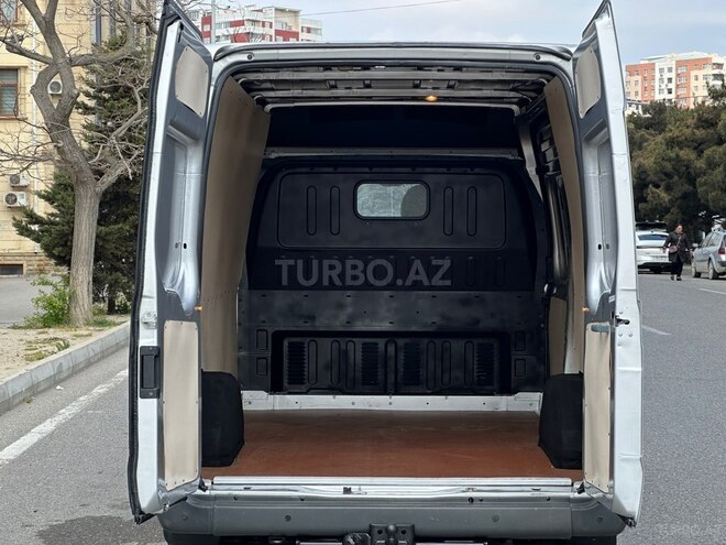 Ford Transit-9