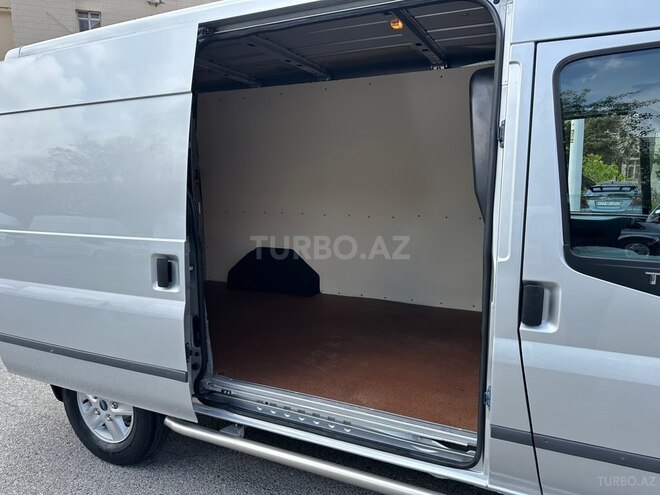 Ford Transit-10