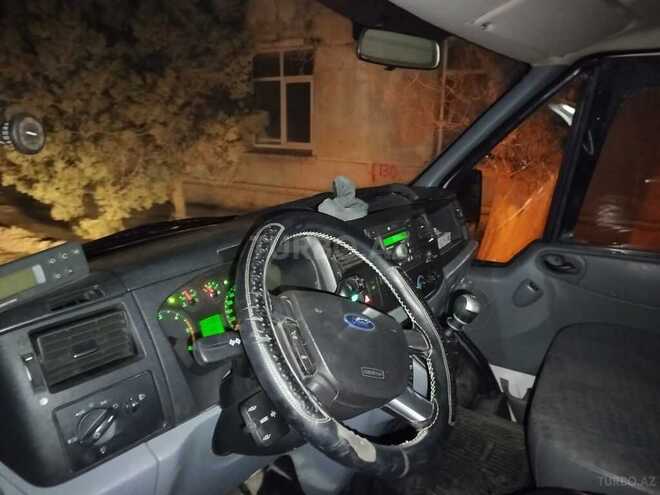 Ford Transit-4