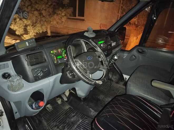 Ford Transit-12