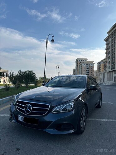 Mercedes E 220-1