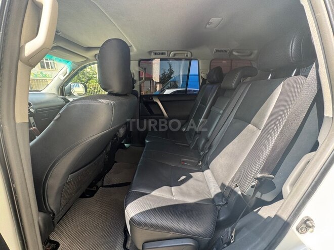 Toyota Land Cruiser Prado-4