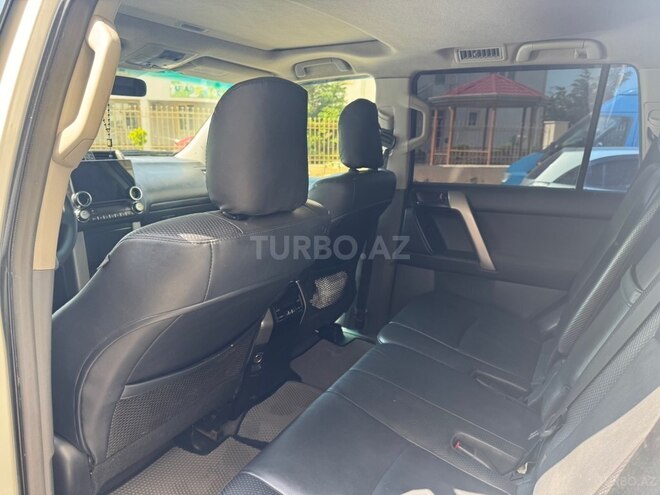 Toyota Land Cruiser Prado-8