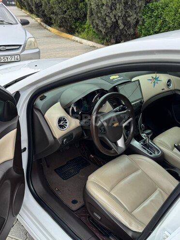 Chevrolet Cruze-15