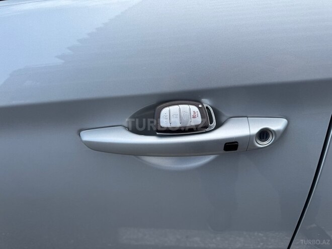 Hyundai Elantra-11