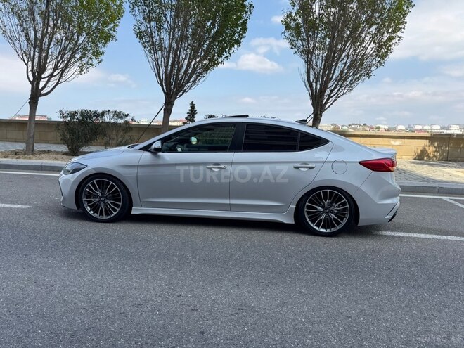 Hyundai Elantra-2