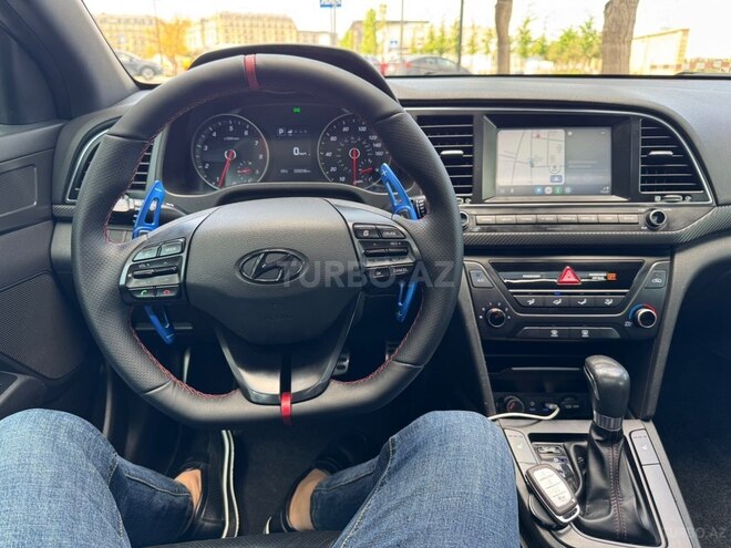 Hyundai Elantra-10
