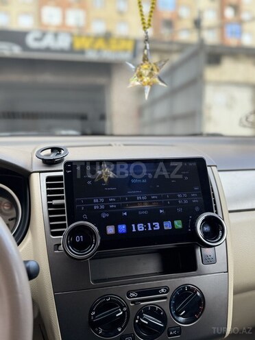 Nissan Tiida-15