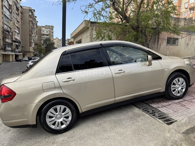 Nissan Tiida-10