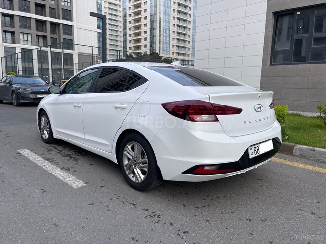 Hyundai Elantra-6