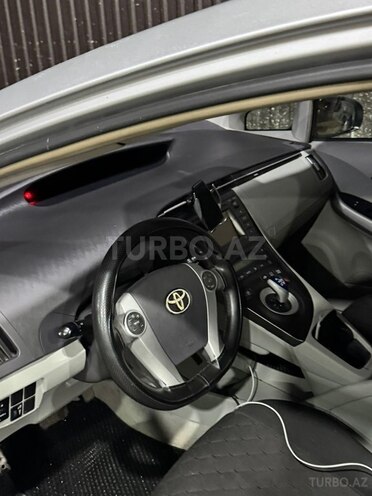 Toyota Prius-3