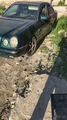 Mercedes E 200-5