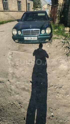 Mercedes E 200-2