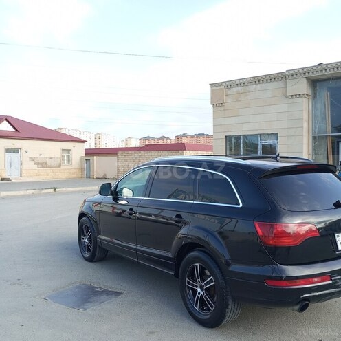 Audi Q7-6