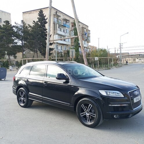 Audi Q7-5