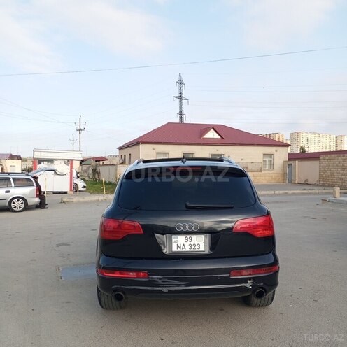 Audi Q7-8