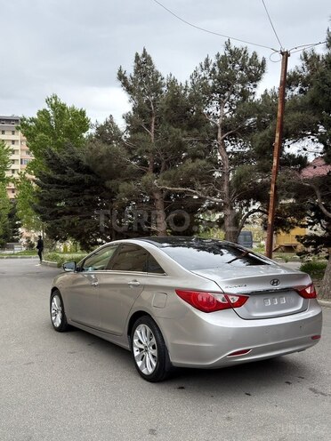 Hyundai Sonata-6