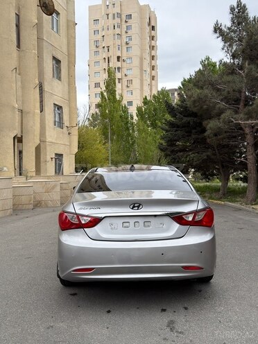 Hyundai Sonata-5