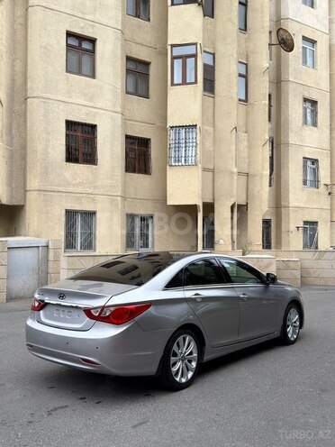 Hyundai Sonata-4