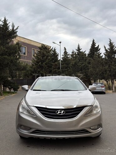 Hyundai Sonata-1