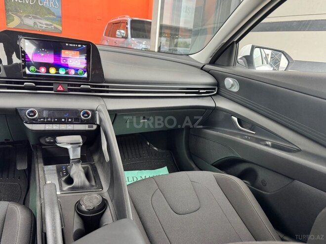 Hyundai Elantra-31