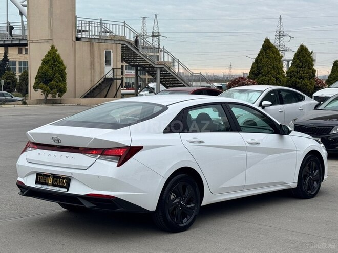 Hyundai Elantra-10