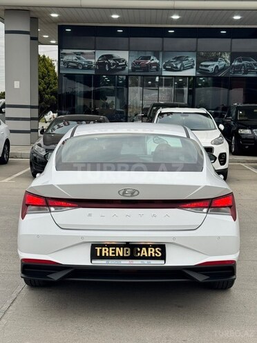 Hyundai Elantra-13