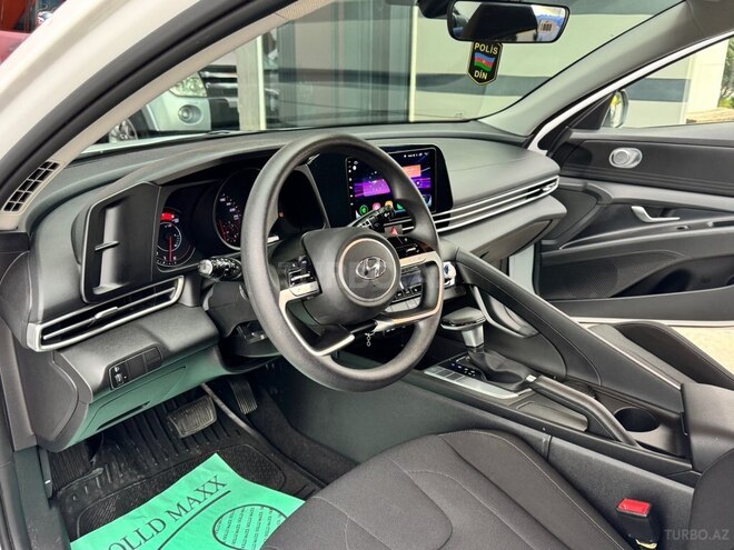 Hyundai Elantra-22